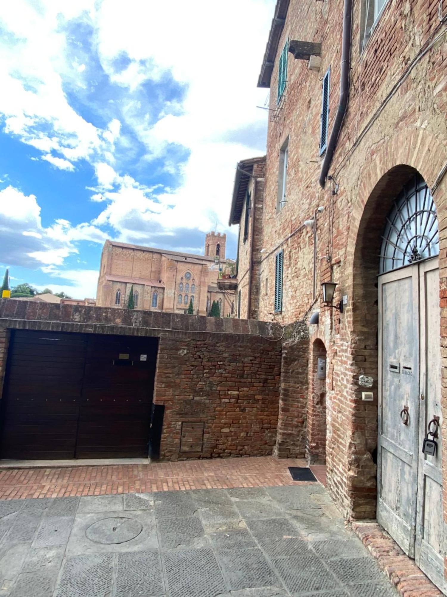 Loft Vicolo Di Vallepiatta 2 Min Piazza Del Campo Con Parcheggio Siena Kültér fotó